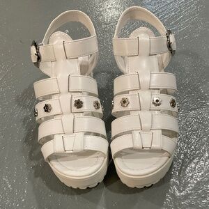 Dolls kills size 6 white heal sandals